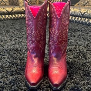 PRE-LOVED Laredo Women’s 11-Inch Madison Red Western Boots  781/2 M